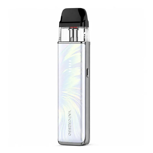 Vaporesso XROS 6 Mini White, cigarette électronique pod compacte avec batterie intégrée, cartouche XROS à remplissage par le haut, technologie COREX 3.0, airflow réglable et finition blanche nacrée.
